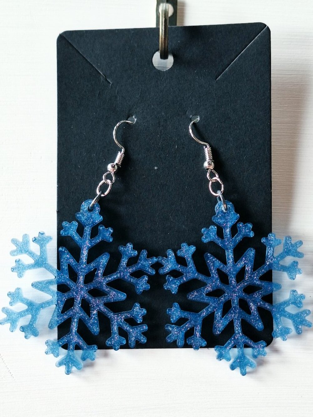 ❄️ Blue Glitter Snowflake Dangle Earrings – Holiday Winter Jewelry
